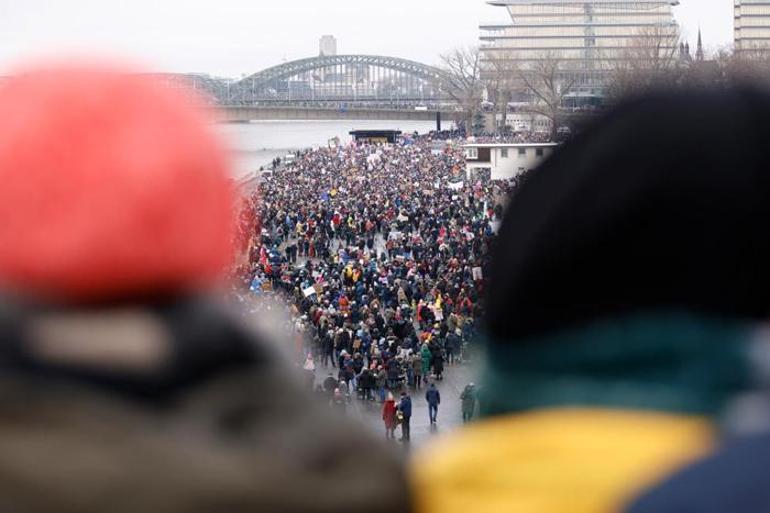 Gizli toplantı yaptıkları ortaya çıkmıştı! Köln'de 50 binden fazla kişi protesto etti