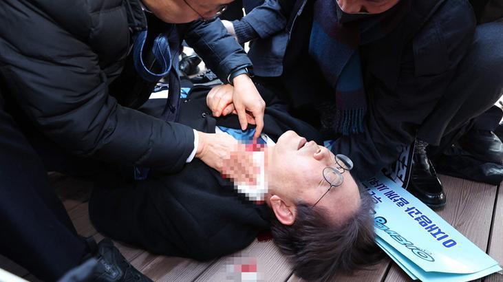 Güney Kore’de ana muhalefet lideri Lee Jae-myung bıçaklı saldırıya uğradı