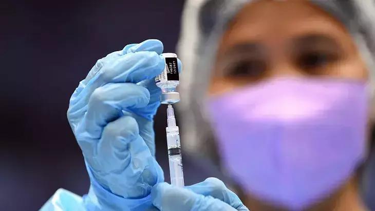 Avrupa’da grip ve Kovid-19 kabusu! Maskeler tekrar zorunlu oldu