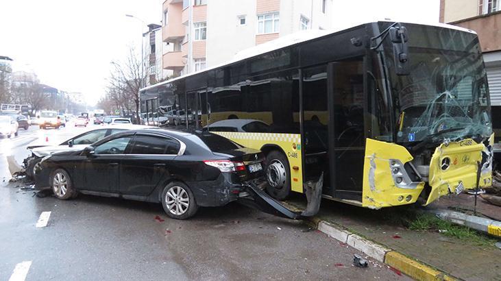 İETT otobüsü park halindeki 5 araca çarptı