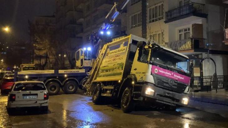 Ankara’da yağmur nedeniyle yol çöktü