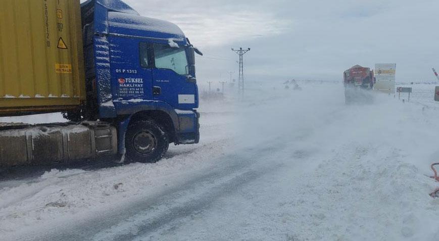 İstanbul’un yanı başı! Göz gözü görmüyor, araçlar yolda kaldı