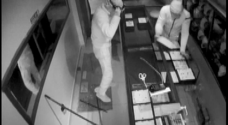 Yer: Beylikdüzü! 4 dakikada bir buçuk kilogram altın çaldılar