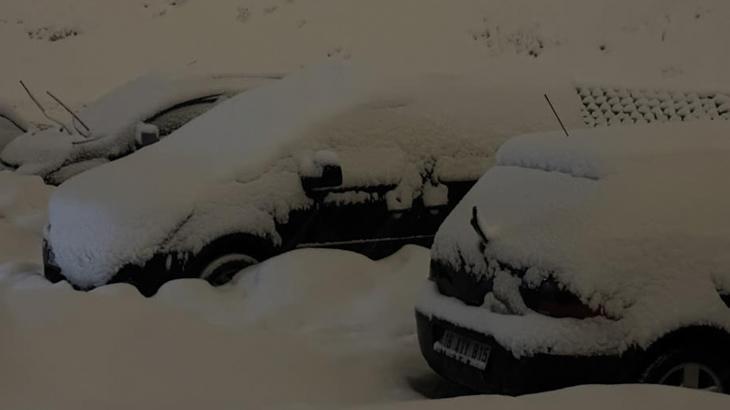Hakkari’de kar kalınlığı 20 santimetreyi buldu: Okullar 1 gün tatil edildi