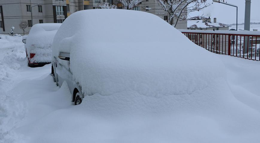 Hakkari’de kar yağışı! 263 yerleşim yerinin yolu kapandı