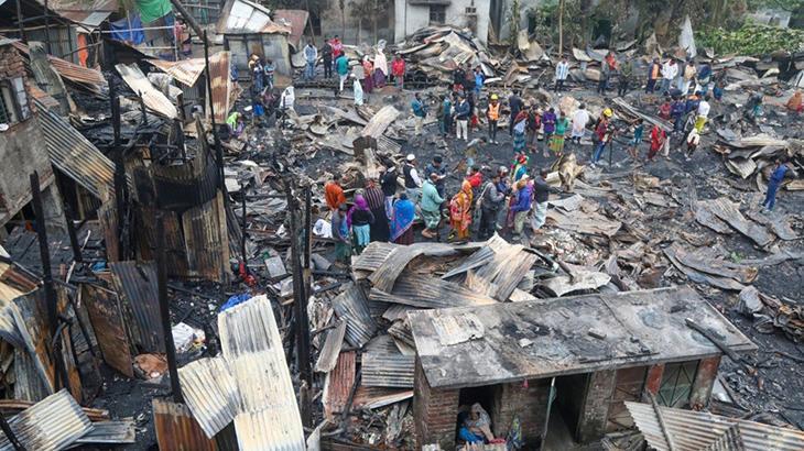 Bangladeş’te yangın! Yüzlerce ev küle döndü