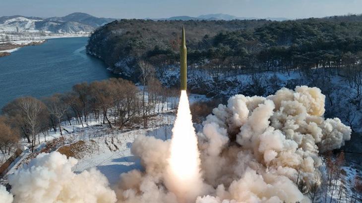 Kuzey Kore’den hipersonik balistik füze testi