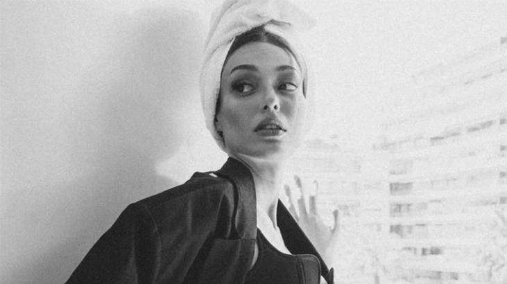 Dilan Çiçek Deniz saçında havluyla poz verdi