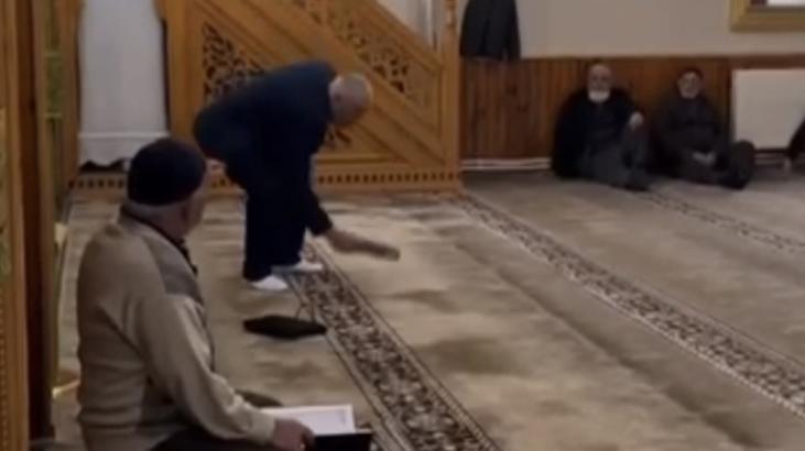 Kur’an-ı Kerim’i 3 kez kez öptükten sonra ayağı ile bastı! Valilik açıklama yaptı