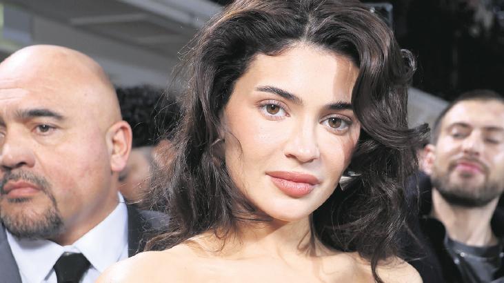 ‘Yüzdeki dolgular yaşlı gösteriyor’