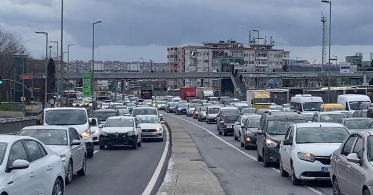 5 aracın karıştığı zincirleme kaza! Trafik yoğunluğu yaşandı