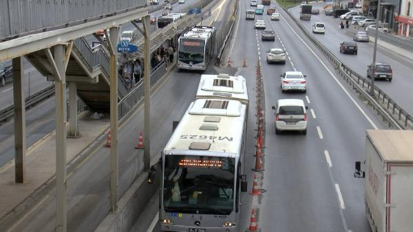 Metrobüs yolunda şaşırtan görüntü! 'Bu şaka mı?'