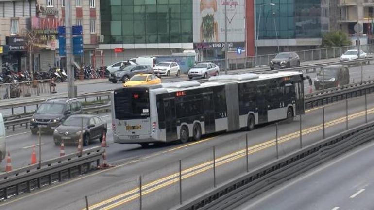 Metrobüs yolunda şaşırtan görüntü! 'Bu şaka mı?'