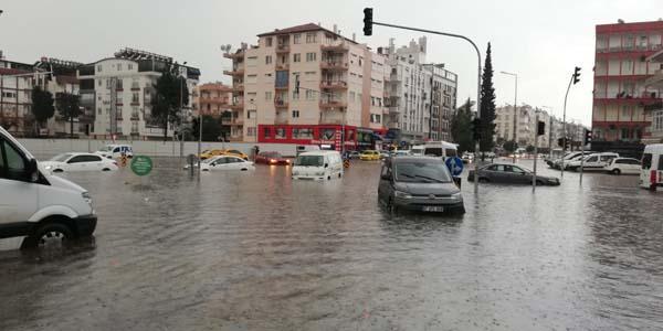 Son dakika! Antalya'dan acı haber! Bir kişinin cansız bedeni otomobilde bulundu