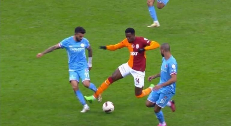 Galatasaray - Antalyaspor maçındaki tartışmalı kararı yorumladılar: Pozisyonu UEFA ülkelerine gönderin