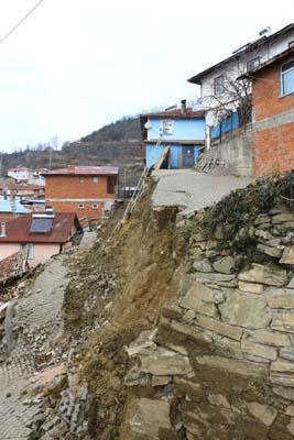 Tokat'ta heyelan! 39 evden 4’ü ile cami yıkıldı: Konutlara girişi yasakladık