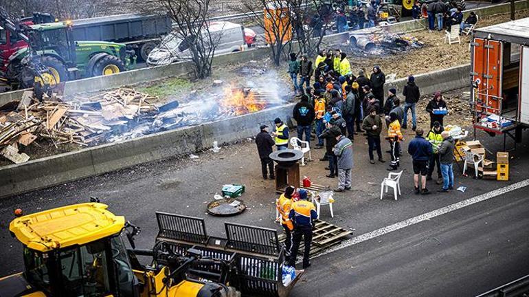 Belçika-Hollanda sınırını kapattılar! Avrupa'da çiftçilerin isyanı sürüyor