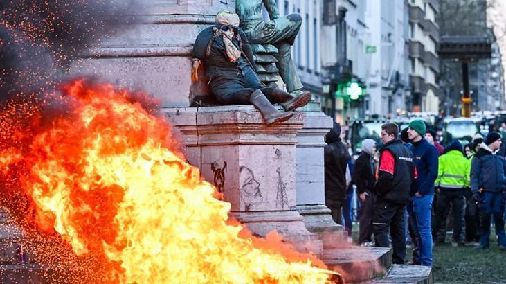 Avrupa’da çiftçiler isyan etti! Traktörleriyle sokağa indiler, işte nedenleri