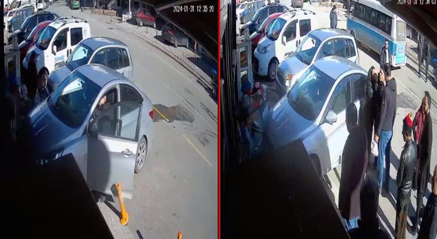 Yer: Sakarya! Sürücüsü fren yerine gaza basınca iş yerine çarptı