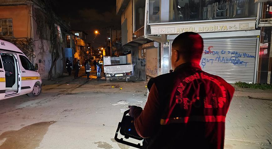 Adana’da hareketli gece! İki grup sokak ortasında çatıştı