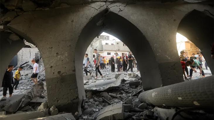 ‘Güzel olan her şey yok edildi’: Filistinliler paramparça olmuş bir şehrin yasını tutuyor