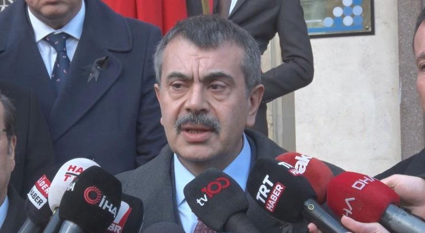 Bakan Tekin, 6 Şubat’ta hayatını kaybeden vatandaşları öğrencilerle birlikte andı