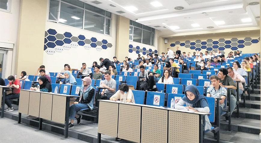 Çifte vatandaşların üniversite kurnazlığı! Şipşak öğrencilik