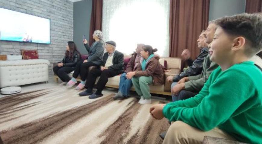 Ailesi Alper Gezeravcı’nın Dünya’ya dönüşünü böyle takip etti