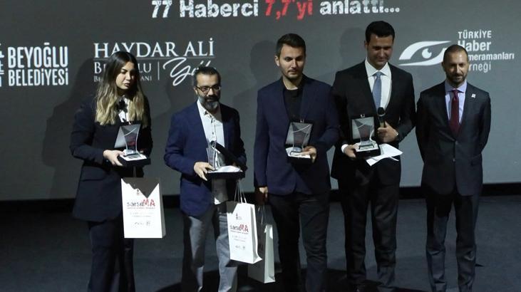 ‘Sarsılma’ kitabı raflardaki yerini aldı! 77 gazeteciye plaket verildi