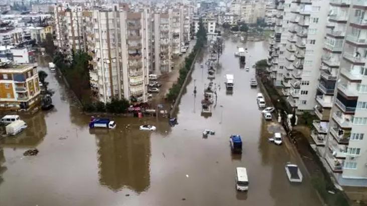 Antalya’da 12 saatte 3 aylık yağış yağdı! Sel çekildi hasar ve balçık kaldı
