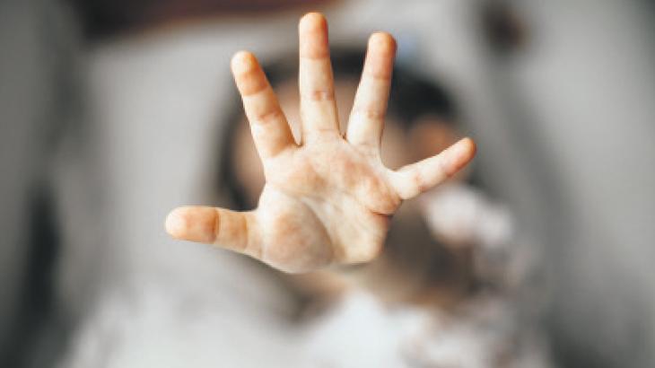 İstismar konusunda çocuğun hangi davranışları şüphe uyandırır? Çocuk istismarı üç kat arttı