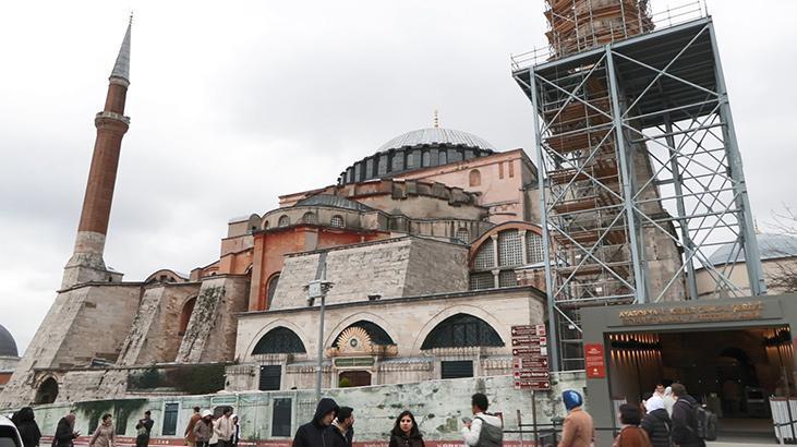 Çatlak tespit edildi! Ayasofya’da 2. Bayezid minaresinde çalışma