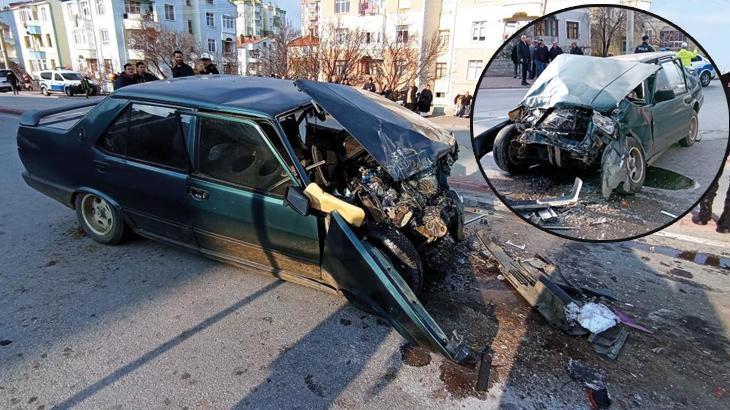 Konya’da feci kaza! Kırmızı ışıkta bekleyen minibüse otomobil çarptı: 1 ölü, 2 yaralı