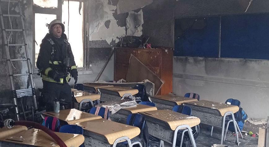 Okulda yangın paniği! 3 sınıf küle döndü