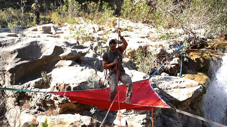 60 metrelik uçuruma kurduğu hamağın halatı koptu, 20 metrelik boşluğa düştü