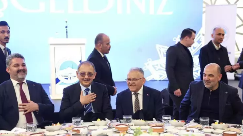 Bakan Özhaseki Kayseri’de iş insanlarıyla buluştu