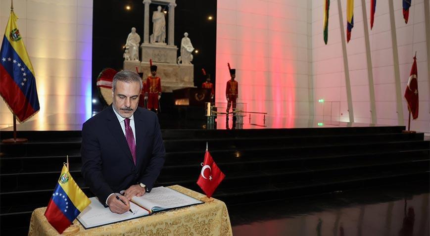 Bakan Fidan Bolivar’ın anıt mezarını ziyaret etti