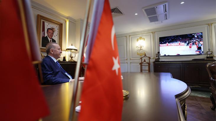 Cumhurbaşkanı Erdoğan, 12 Dev Adam’ın maçını Adana’da takip etti