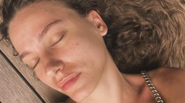 Sıfır makyaj Serenay Sarıkaya!