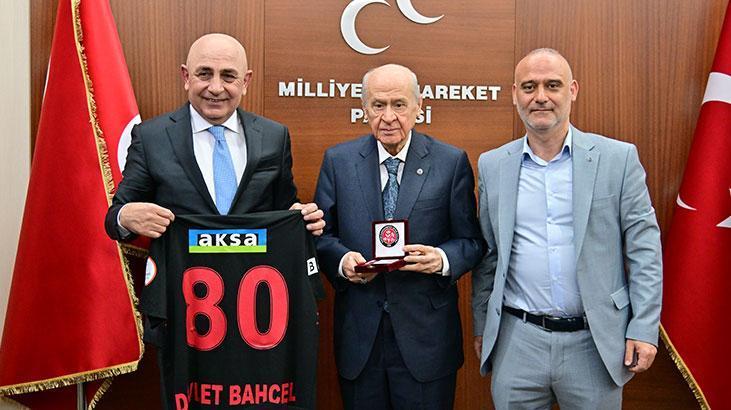 Bahçeli, Fatih Karagümrük Spor Kulübü’nün yöneticilerini kabul etti