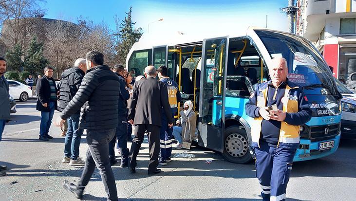 2 minibüs kafa kafaya çarpıştı! Yaralılar var