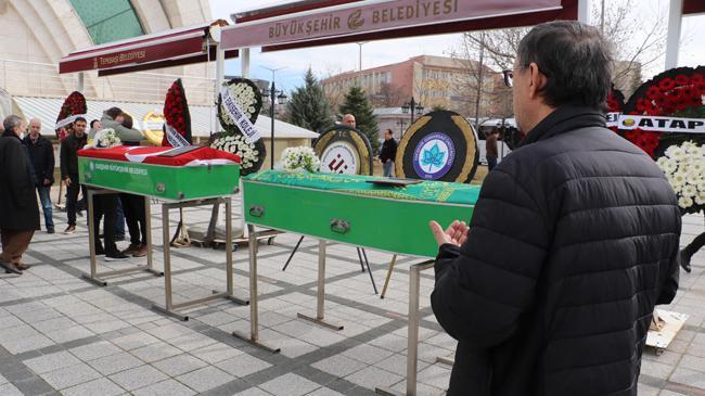 Akademisyen anne ve kızına acı veda