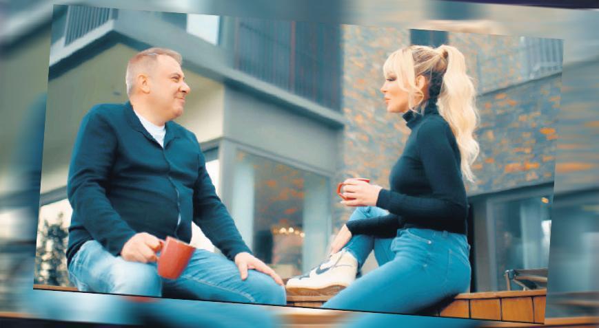 Eşiyle klipte oynadı