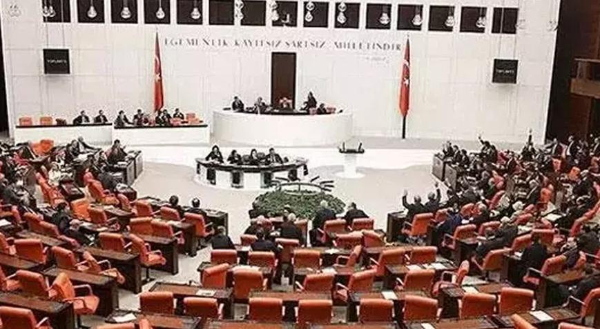 Emekliye 3 bin lira Meclis’ten geçti