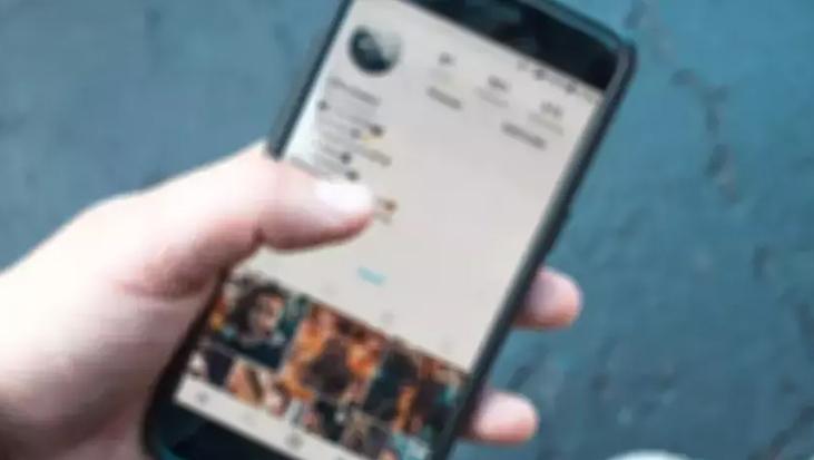 Plan içinde plan! ‘Kardeşime nasıl böyle fotoğraflar atarsın’