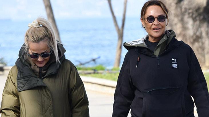 Hülya Avşar ve kardeşi Helin Avşar sahilde yürüyüş yaptı