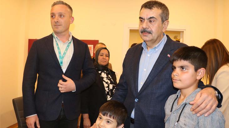 Bakan Tekin: Dünyaya örnek gösterilecek işlerin altına imza atıyoruz