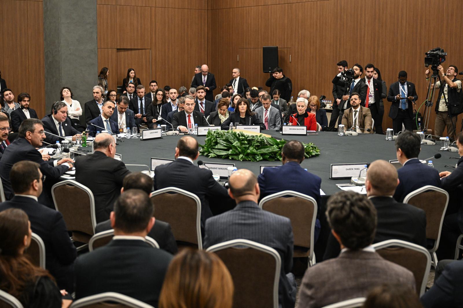 Önemli isimler Antalya Diplomasi Forumu’ndaki oturumda buluştu