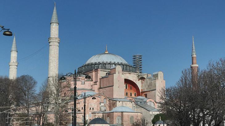 Ayasofya Camii’ne ‘La İlahe İllallah’ yazılı mahya asıldı! ‘Anlamı benim için çok büyük’