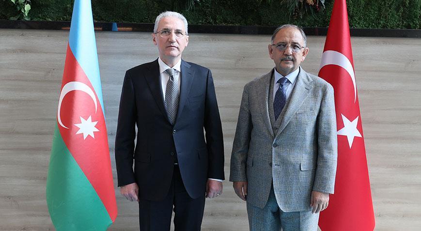 Bakan Özhaseki, Azerbaycan Ekoloji ve Tabii Kaynaklar Bakanı ile bir araya geldi